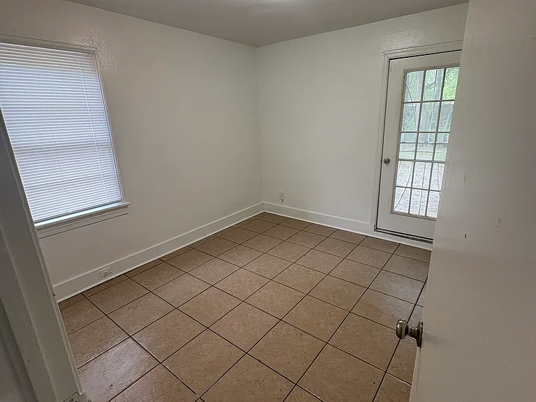 414 Morgan Ave — Photo 9