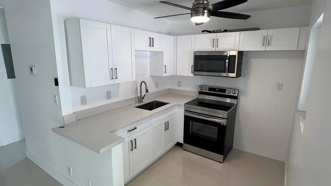 2 bed, 1.0 bath, 800 sqft, $2,200 — Photo 3