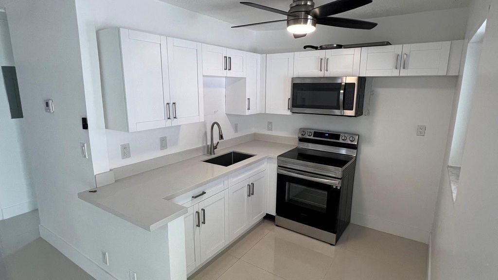 220 SE 22nd Ave APT 2, photo 3