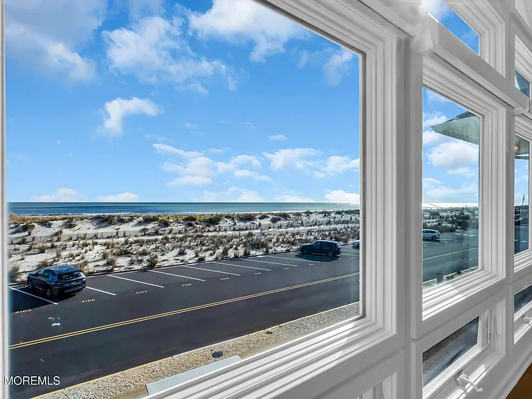 913 N Ocean Ave — Photo 4