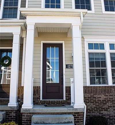 2nd image of 1271 Newbury Highland