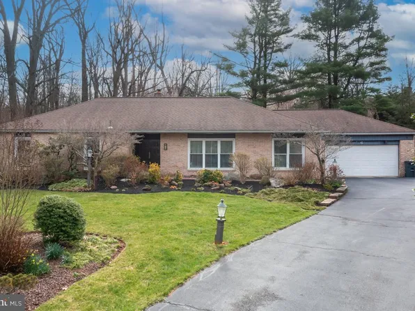 6 Chip Ln, Reading, PA 19607