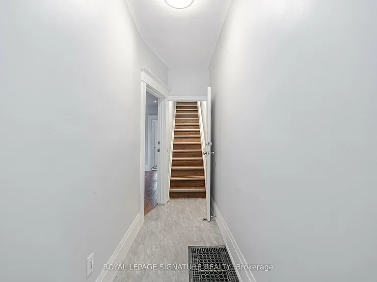 2291 Dundas St W #2 — Photo 5