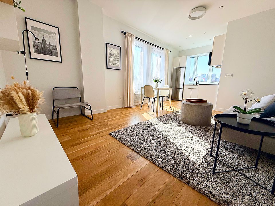 1st image of 699 E 6th St #606