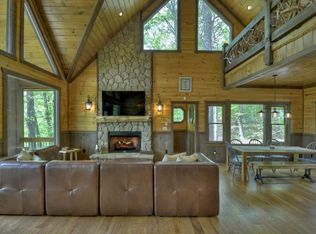 322 Hope Dr, Blue Ridge, GA 30513