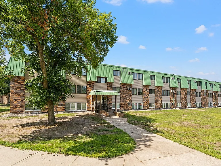 Cedar Square Apartments — Photo 21