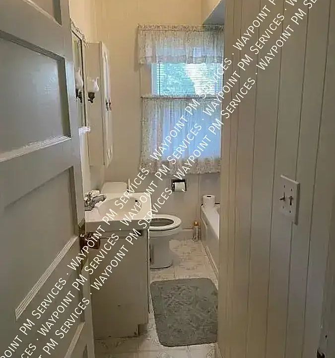 2nd image of 1414 Marion St