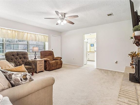 4th image of 429 Candlewood Dr