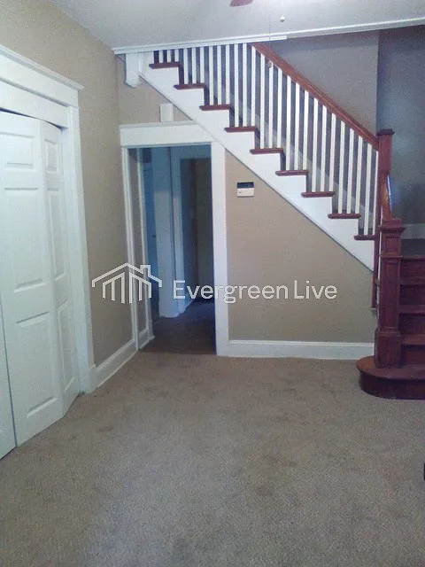 5 bed, 2.0 bath, 1560 sqft, $2,195 — Photo 3
