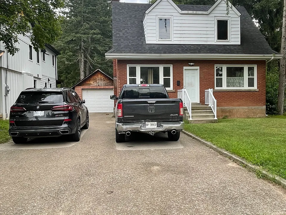 893 Lasalle Park Rd