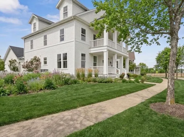 860 Blazing Star Rd, Grayslake, IL 60030