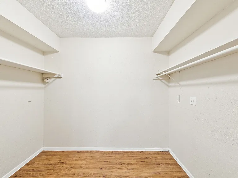 Bear Creek Apartments — Photo 7
