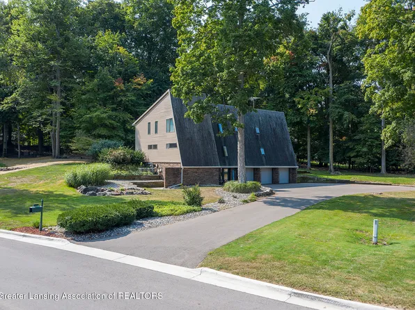 5414 River Bend Cir, Grand Ledge, MI 48837