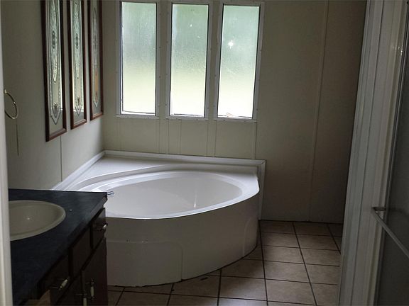 3rd image of 870 Woodbine Dr