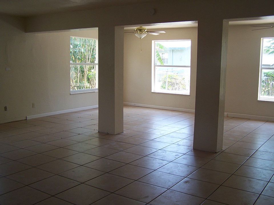 2nd image of 250 SW 29th Ave