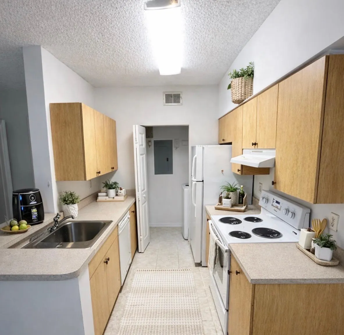 2 bed, 2.0 bath, 1048 sqft, $2,300 — Photo 2