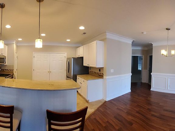 Panoramic of the condo. New lights, crown molding, shadow boxing! Wow! what a kitchen.