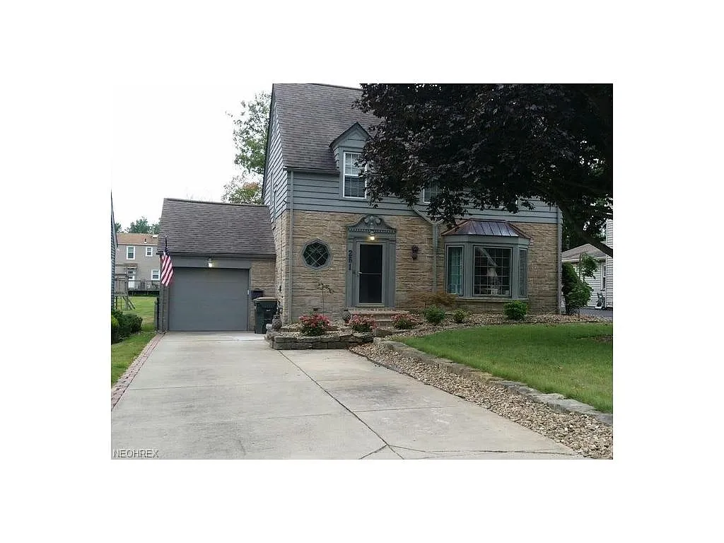 261 Brookfield Ave photo 1