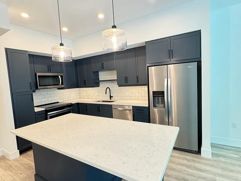 130 NW 32nd St #B7