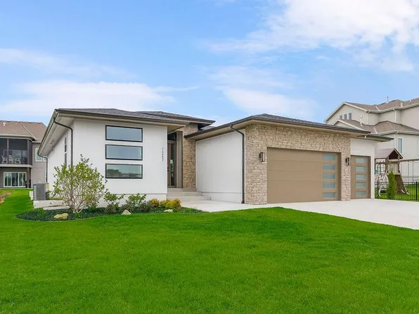 16642 S Hall St, Olathe, KS 66062