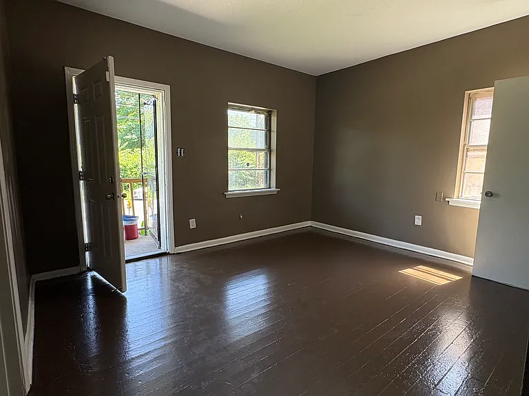 261 E Trigg Ave — Photo 1