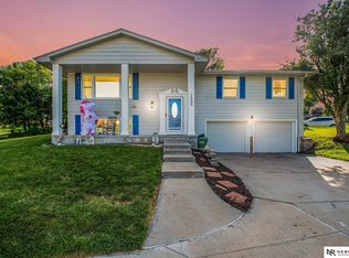 1005 Grenoble Dr, Bellevue, NE 68123