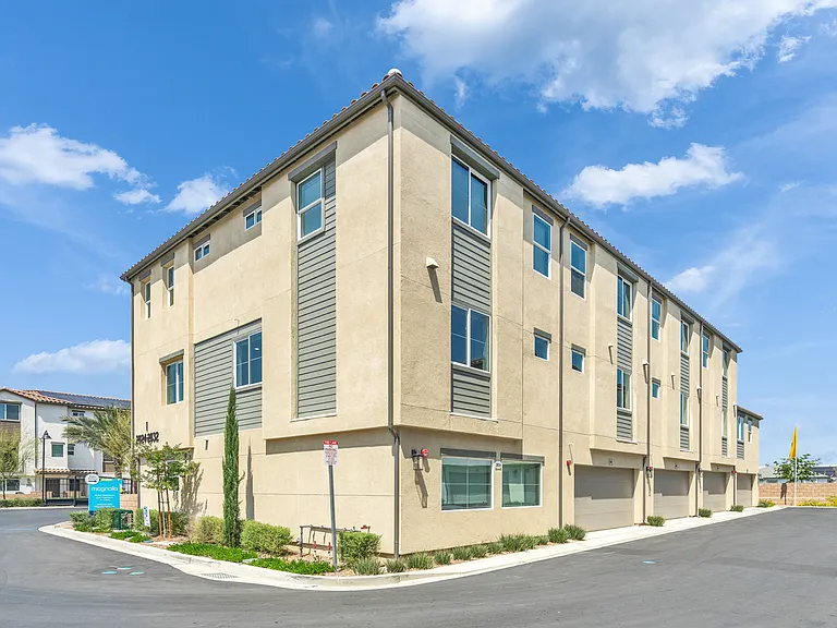 Jasmine Ln — Photo 19