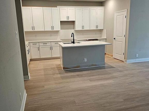 4th image of 5250 Spring Branch