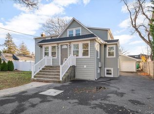 8 Garfield Ave APT 1, Farmingdale, NY 11735