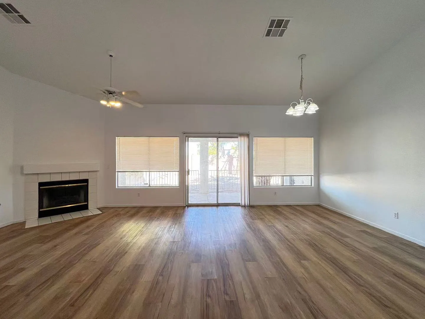 lovely one-story single-family house — Photo 4
