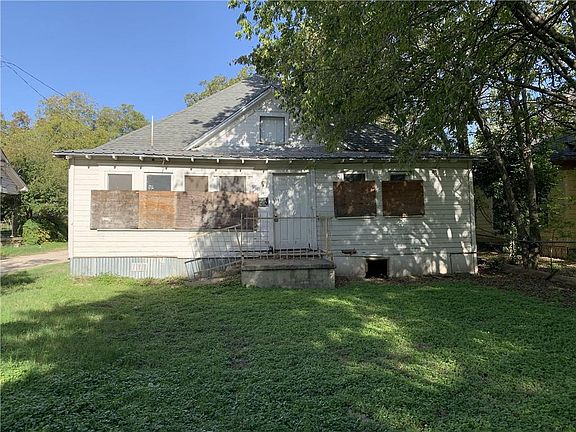 3rd image of 1920 Burnett Ave