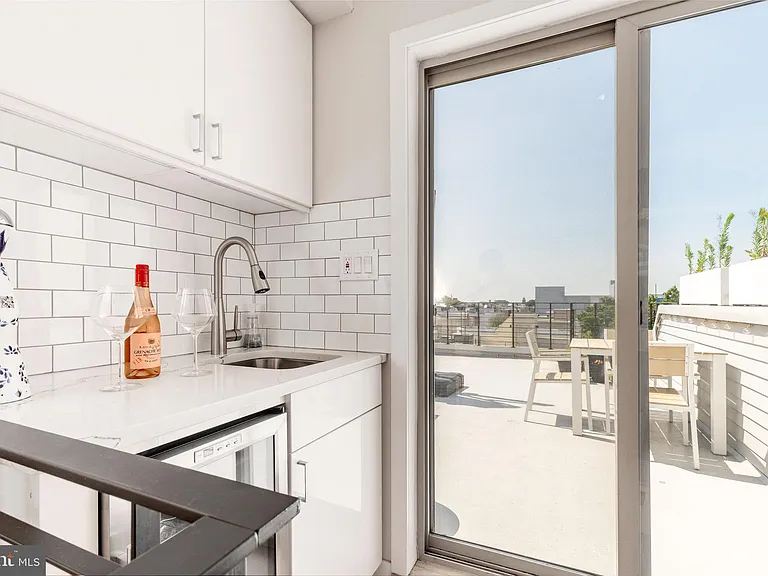 1733 Carpenter St #D — Photo 30