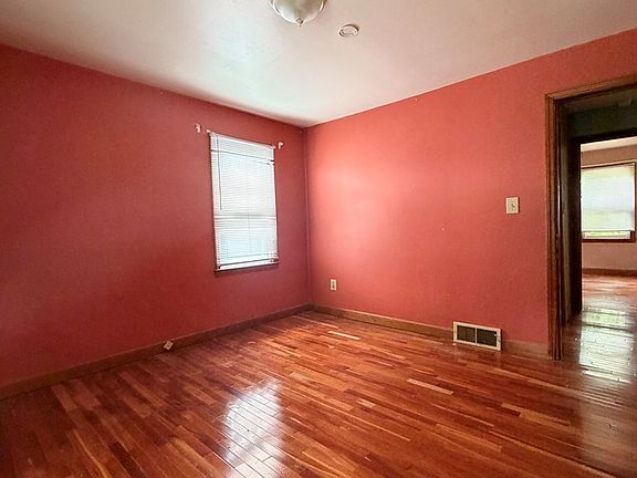5th image of 208 Vine St