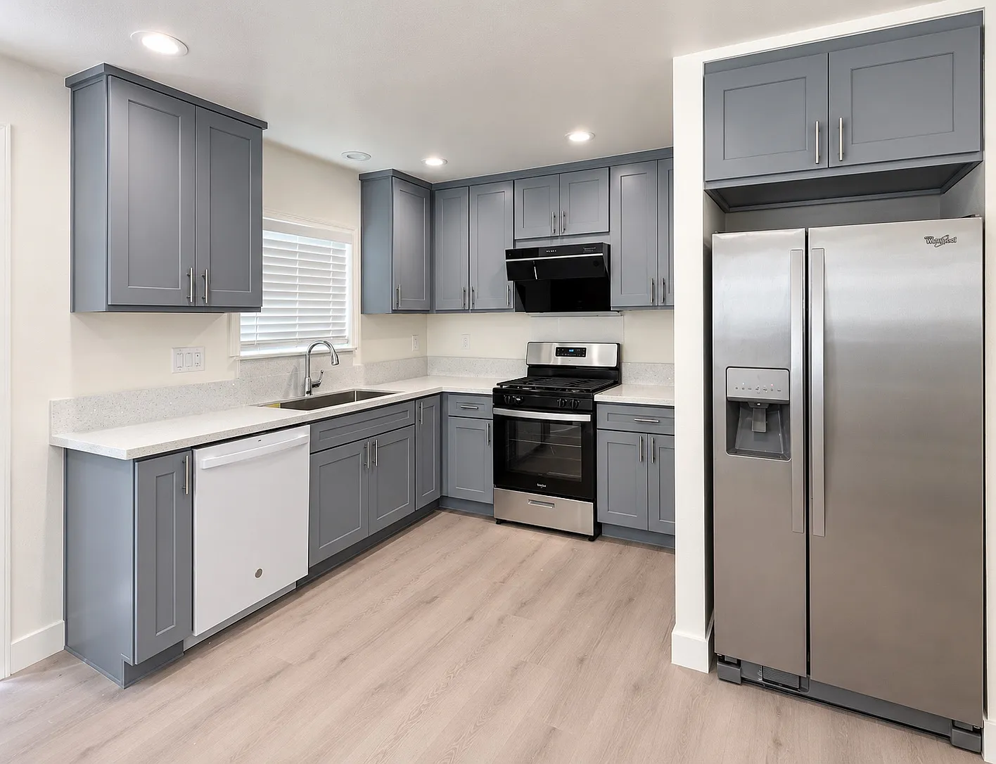 2 bed, 900 sqft, $2,600 — Photo 4