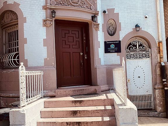 3rd image of 844 St Nicholas Ave APT 1