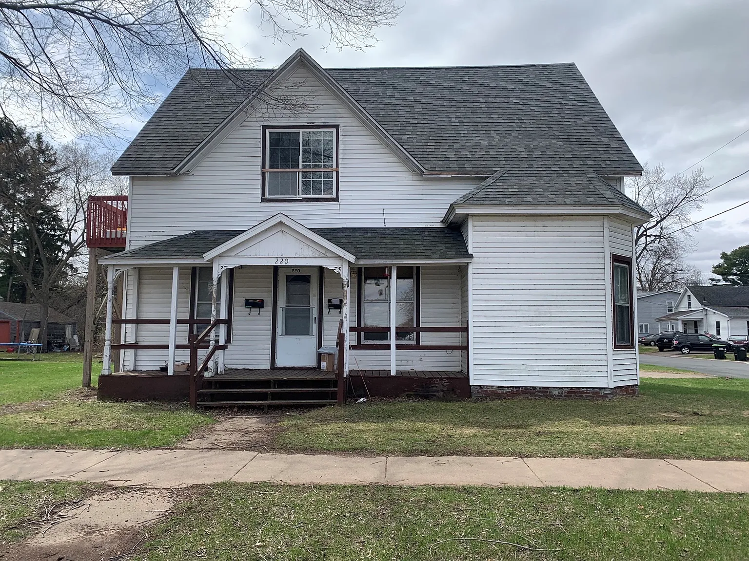 3 bed, $750 — Photo 1