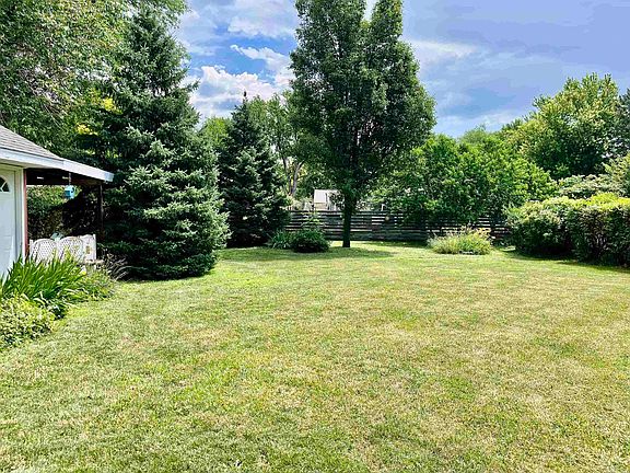 2nd image of 534 Valley View Dr
