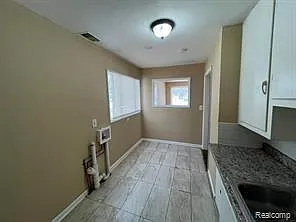 11123 Hudson Ave — Photo 16