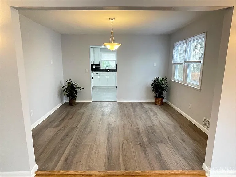 34 Cedar Ave — Photo 6