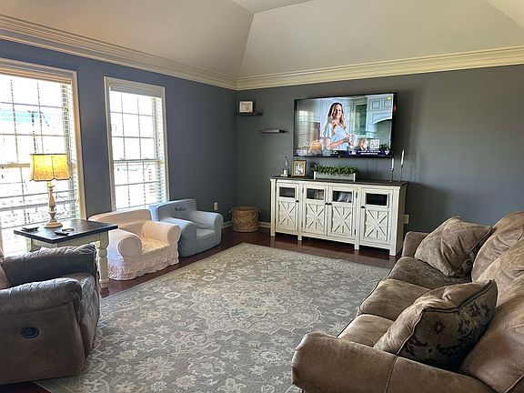 3rd image of 2013 Rosedale St