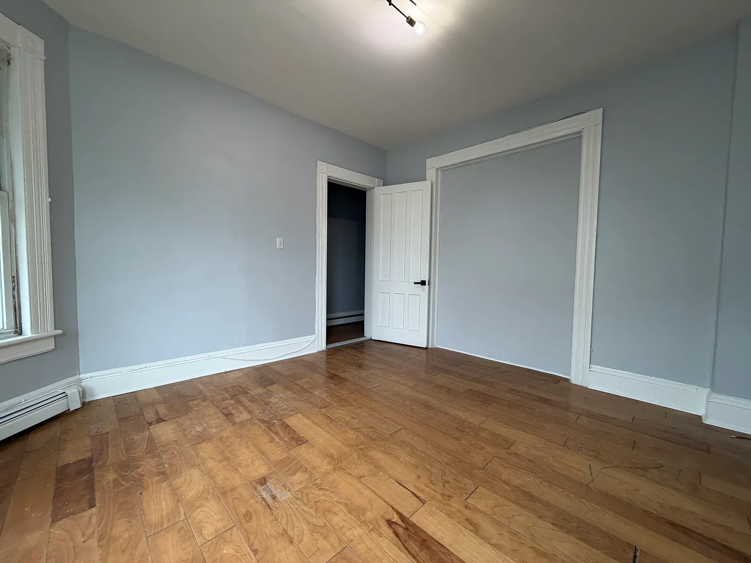 3 bed, 1100 sqft, $2,325 — Photo 2