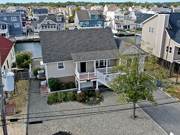 3rd image of 1877 Ensign Ct
