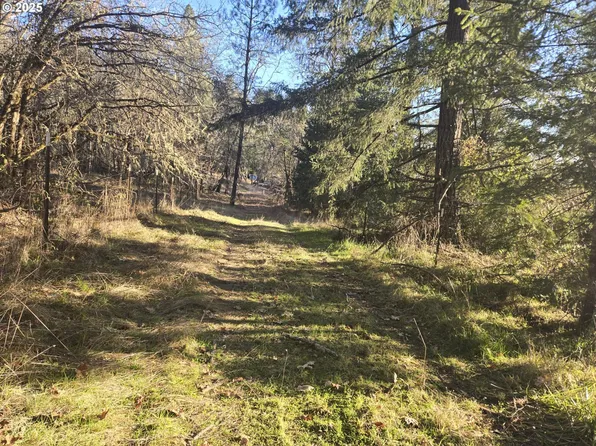 257 Sylvan Ln, Roseburg, OR 97471