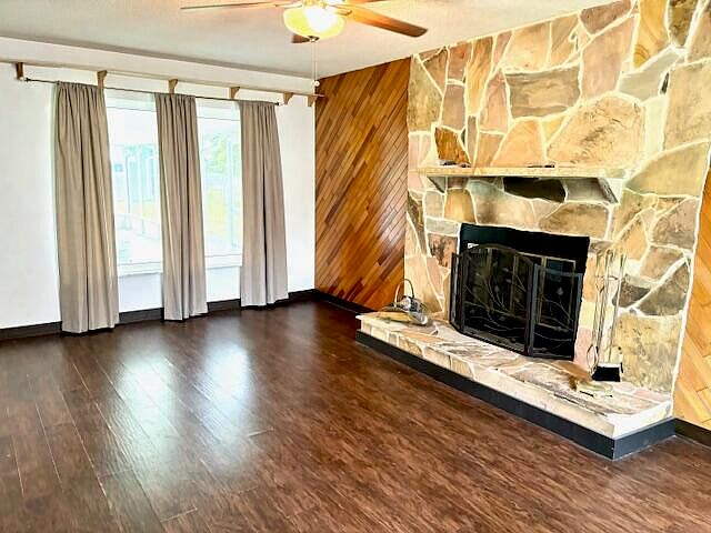 1st image of 4013 Greenwood Drive