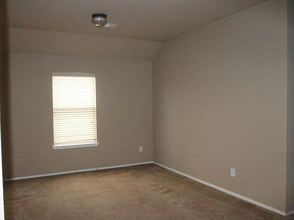 5th image of 3213 Kennedy Dr