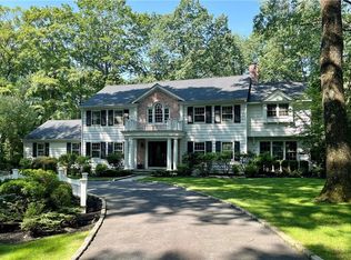 8 Hitching Post Ln, Chappaqua, NY 10514