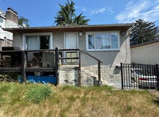 215 Shaw St, New Westminster, BC V3M4B4
