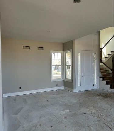 4th image of 17145 Barton St