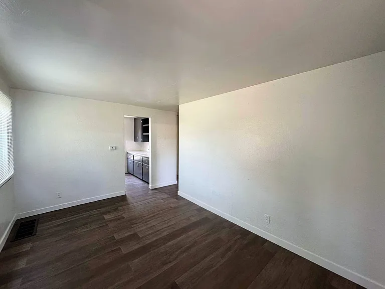 1409 Boston St — Photo 2