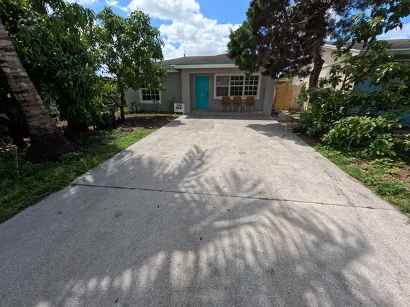 216 Randolph Ct, Lake Worth, FL 33461
